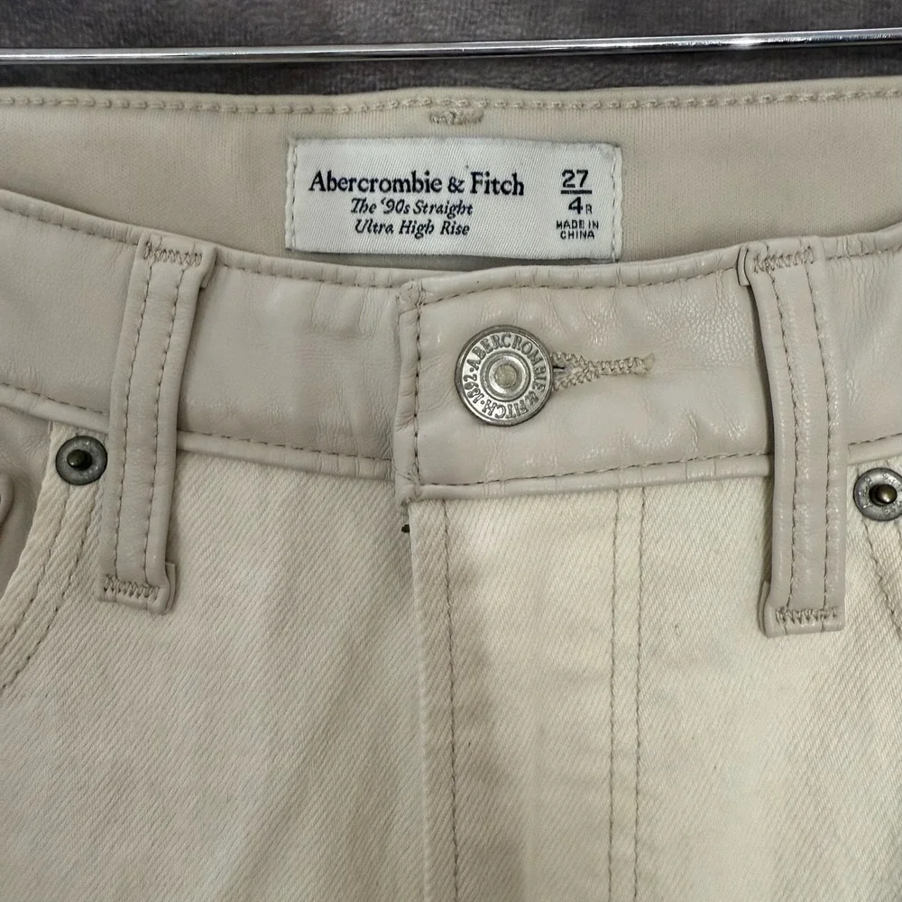 Abercrombie & Fitch excellent very